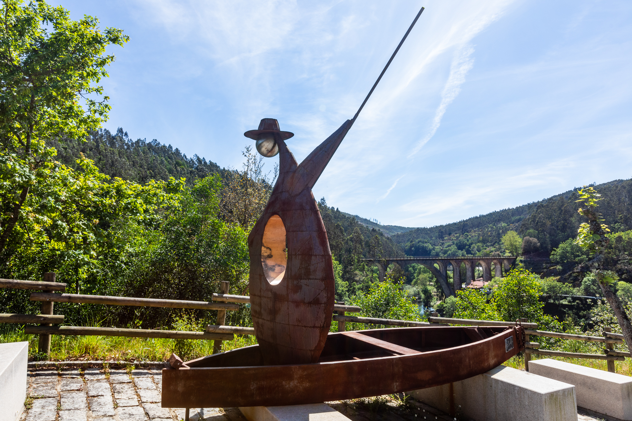Instalación artística - Homenaje al barquero del río Vouga